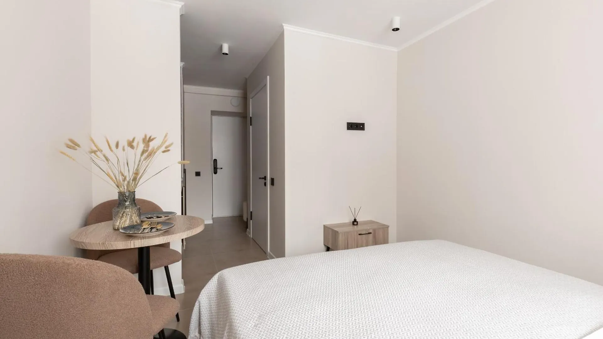 Апартаменты 8 На Байтурсынова 65А Almaty Apartment